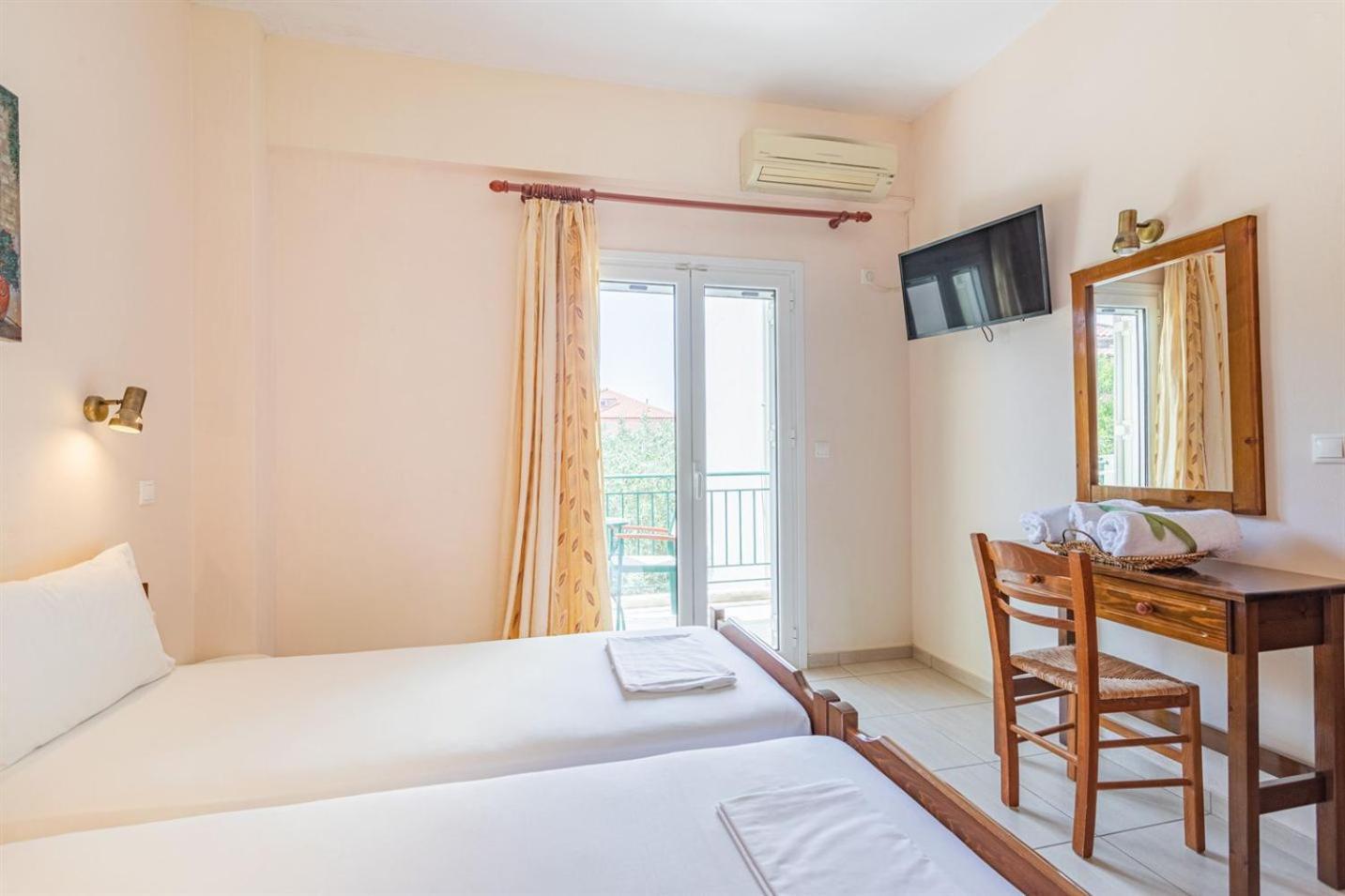 Vasiliki Apartments Stoúpa Eksteriør bilde